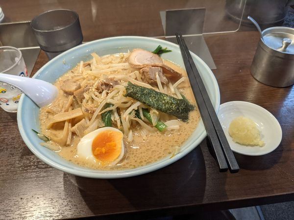 「豚骨味噌らーめん（太麺）+ニンニク」@江川亭 南多摩店の写真