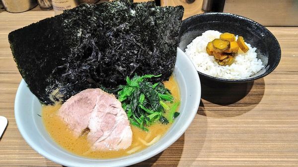 「【限定】岩海苔ラーメン(麺硬め・味濃いめ)＋海苔・ライス並」@横浜らーめん渡来武 総本店の写真