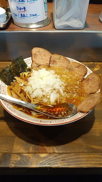 「炙りﾁｬｰｼｭｰ麺+たまねぎ増し」@中華そば専門店 びんびん亭 瑞穂店の写真