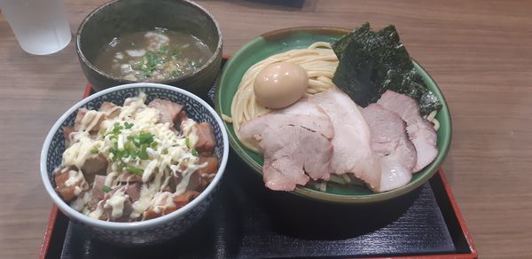 「特製極濃煮干しつけ麺　中盛　吊るしチャーシュー丼」@煮干しつけ麺 宮元の写真