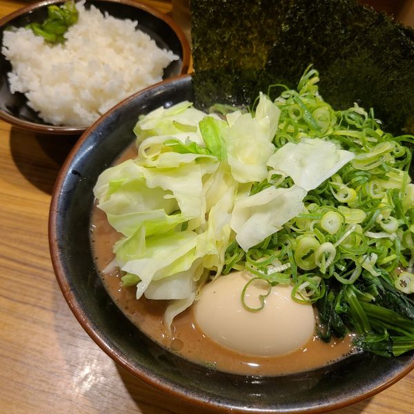 「全部のせラーメン¥1070、ごはん(おかわり自由)¥50」@横浜家系らーめん 輝道家の写真