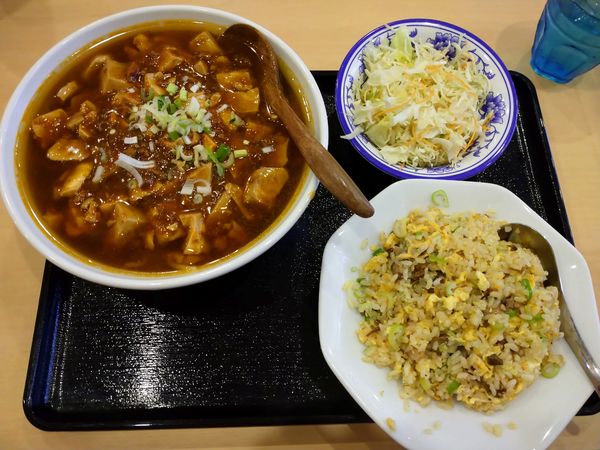 「マーボー麺+半炒飯(700円+100円)」@餃子市場 大井町店の写真