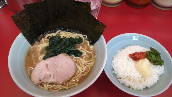 「ラーメン並¥650+海苔¥100+ライス無料」@横浜ラーメン 武蔵家 大宮店の写真