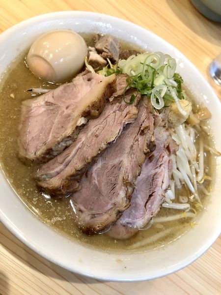 「味噌チャーシューめん大盛＋もやし＋煮玉子＋ラムネw」@三ん寅の写真