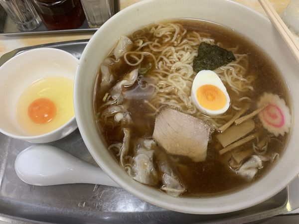 「ワンタンメン850+生玉子50=900円」@大勝軒 狭山ヶ丘店の写真