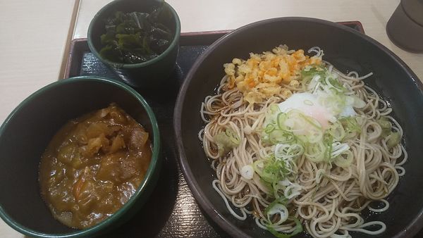 「朝そば玉子・温玉・わかめ変更＋カレールー(¥370)」@ゆで太郎 錦町店の写真