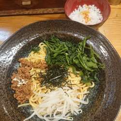 担々麺並盛 ＋ ほうれん草 ＋ 刻みタマネギ