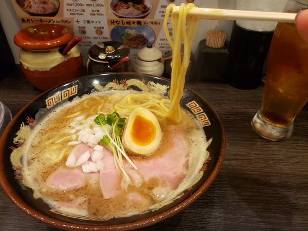 「魚豚骨ラーメン」@魚と豚と黒三兵 御徒町店の写真