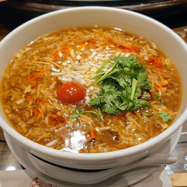 「【限定】酸辣湯麺　1100円」@頤和園 溜池山王店の写真