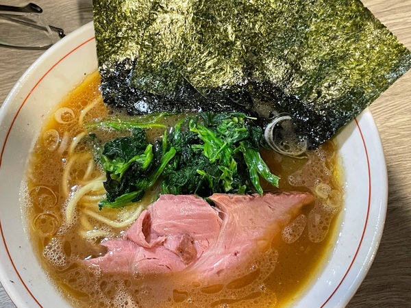 「ラーメン（モモ肉）700円」@らーめん ぱったぱたの写真
