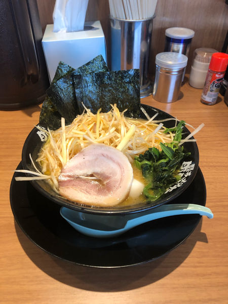 「らーめん半チャーハン　白髪ネギ」@町田商店 保木間店の写真