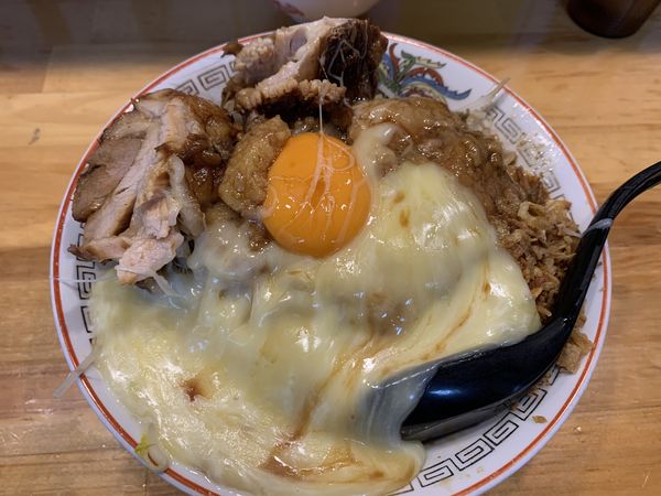 「小ラーメン、汁なし、ニンニク、カラメ、チーズトッピング」@ラーメン伝次平の写真