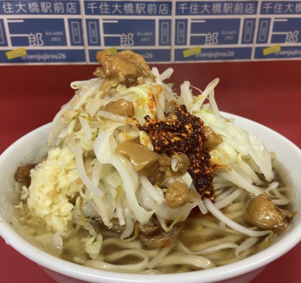 「小　ニンニク、ヤサイ、アブラ、ラー油」@ラーメン二郎 千住大橋駅前店の写真