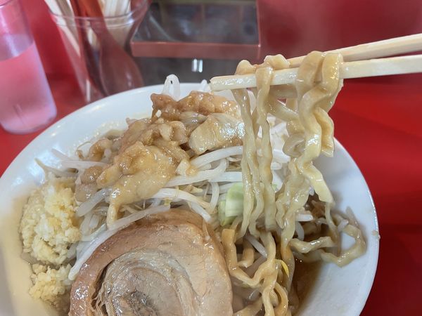 「極太麺　ニンニク野菜アブラ(全て普通)」@ボディブローの写真