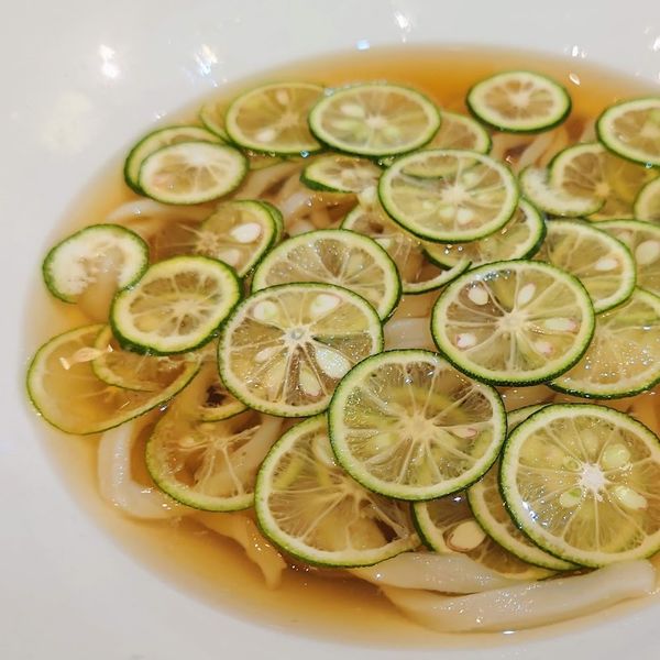 「【夏期限定】すだちうどん（冷）」@あんぷく 虎ノ門ヒルズ店の写真