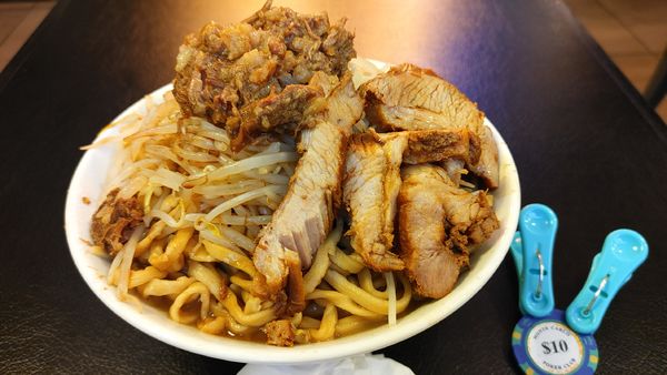 「麺増し×２・ラーメン（ヤサイアブラ）￥１１００」@夢を語れ 東京赤坂店の写真