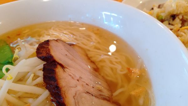 「#塩ラーメン #Bセット(餃子) #900円」@香湯ラーメン ちょろり 恵比寿店の写真