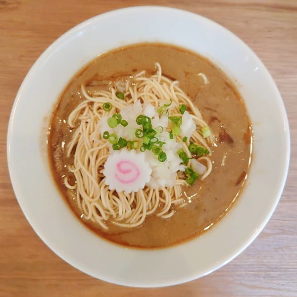 「ウルトラヘビー＋肉皿・味玉1650円」@煮干拉麺 小烏丸 問屋町店の写真