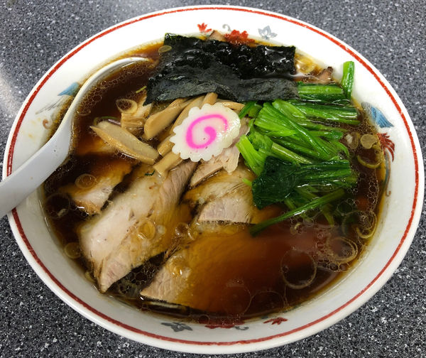 「青島チャーシュー(自家製麺.茹ホウレン草)」@青島食堂 南万代店の写真