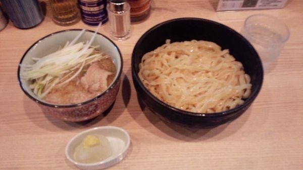 「背脂生姜醤油」@小麦と肉 桃の木の写真