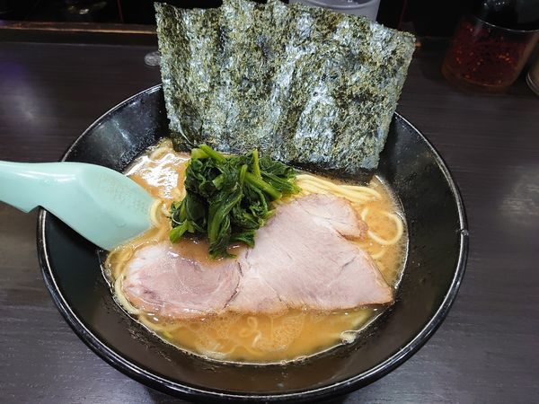 「ラーメン　固め濃め　細麺　替玉」@らーめん家 せんだい 鶴ヶ峰本店の写真