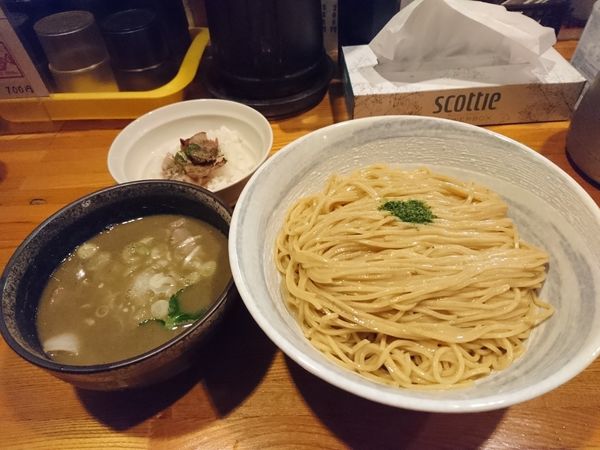 「限定 剣崎烏賊とカマスの煮干しつけそば 細麺 おい飯つき」@麺屋 ひな多の写真
