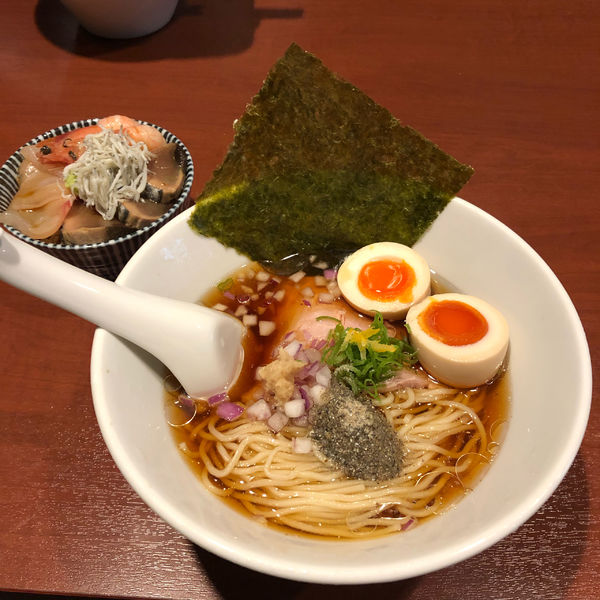 「冷やし煮干し中華そばと海鮮丼」@酒肴場 屯の写真