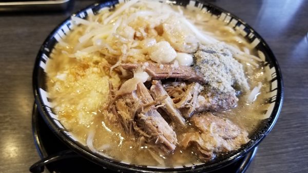 「ニボジロー　醤油　麺大盛　脂、タレ、ニンニク増　野菜小」@ガッツだ！ニボジローの写真