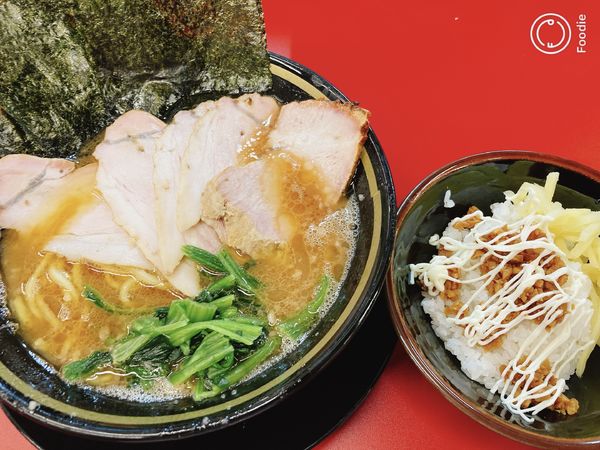 「チャーシューメン（5枚）＋半ライス」@IEKEI_TOKYO 王道家直系の写真