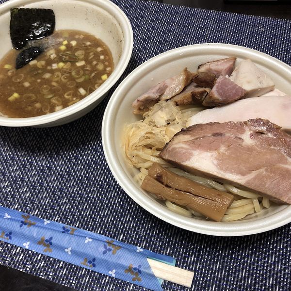 「【デリバリー】大山鶏のつけめん（並）＋三種の肉切り落とし」@つけめん さなだの写真