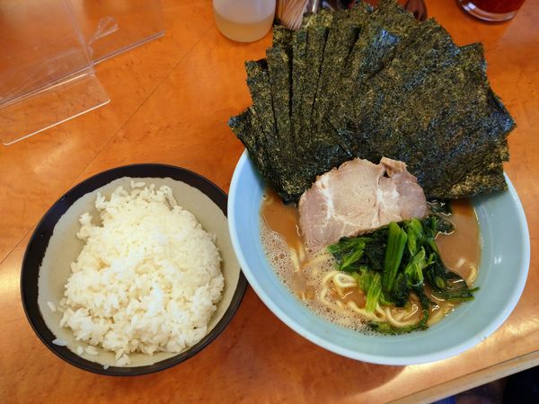 「家系中華蕎麦（650円）＋贅沢海苔のせ（150円）」@家系中華蕎麦 家道の写真