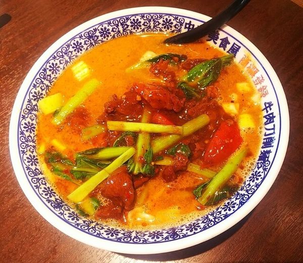 「牛肉トマト野菜入り刀削麺950円」@中華美食屋 江俣店の写真