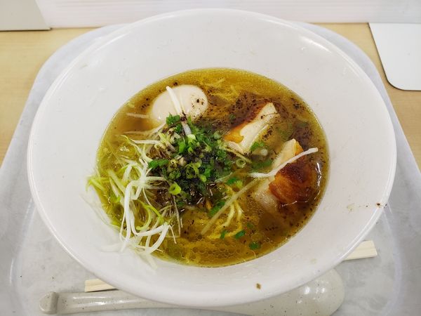 「淡麗鶏塩味玉らあめん」@関越自動車道 高坂SA下り スナックコーナーの写真