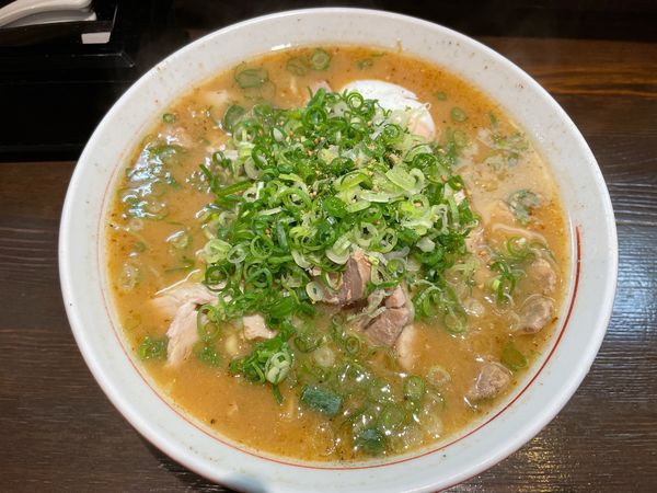 「がっつり味噌 (チャーシュー、卵、たっぷりネギトッピング)」@ぐうの写真