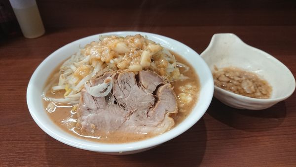 「ラーメン少(800円)ニンニクアブラ」@どでん 西川口店の写真