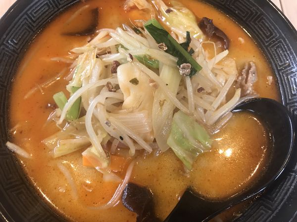 「『痺辛』濃厚麻辣タンメン野菜増し880円」@埼玉タンメン 山田太郎 所沢本店の写真