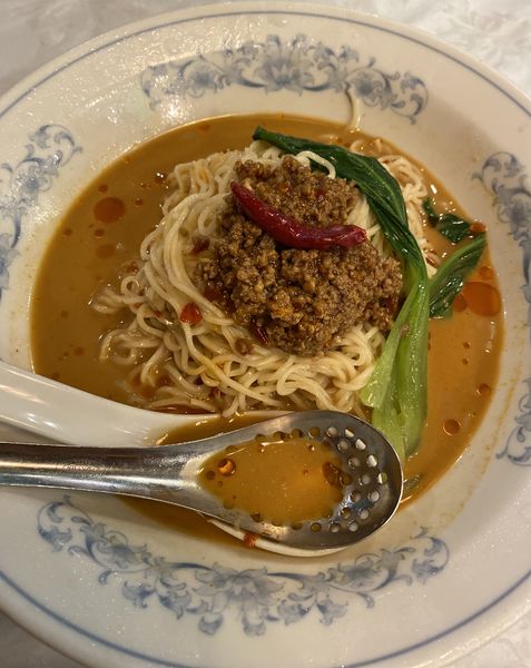 「【期間限定】冷やし担々麺 980円」@中国ラーメン 揚州商人 横浜スタジアム前店の写真