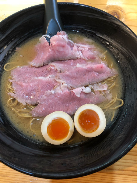 「味玉チャーギュウ麺（黒醤油）」@ラーメン 道玄の写真