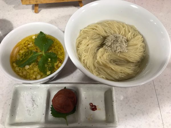 「紀州南高梅をつぶしながら食べる昆布水塩つけ麺 1,200円」@ラーメン星印の写真