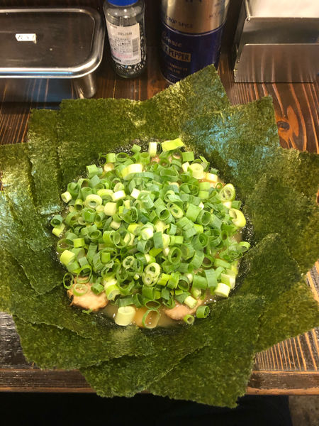 「チャーシュー麺1050円 のり100円 九条ネギ150円」@横濱家系らーめん 千種家の写真