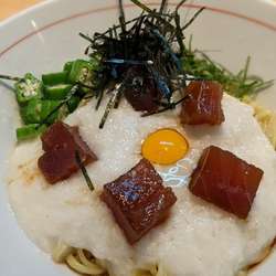 マグロの山かけ冷やしまぜそば