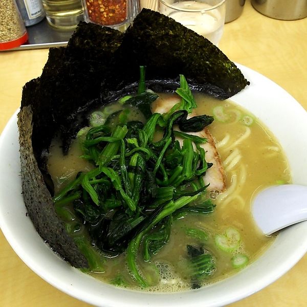 「粟国の塩ラーメン+ほーれん草」@ら〜めんぎょうてん屋GOLD 東名厚木店の写真
