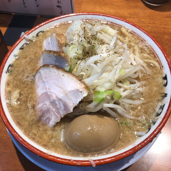 「ラーメン　麺少なめ味玉」@らーめん バリ男 大森店の写真