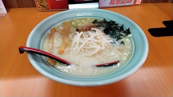 「豚骨ラーメン（高菜チャーハンとのセットで７７０円）」@台湾料理  龍福園の写真