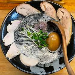 肉入り焦がし鶏白湯(煮卵トッピング)