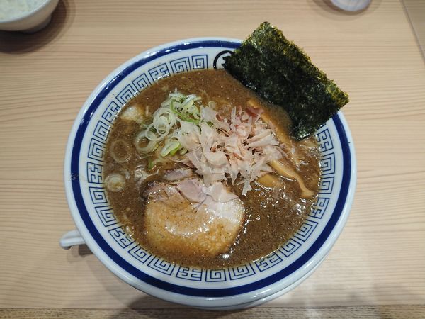 「濃厚魚介中華そば￥850＋ライス￥100」@らーめん玉 田町店の写真