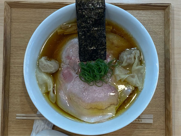 「わんたん入りしょうゆチャーシュー麺」@飯田商店 湯河原本店の写真