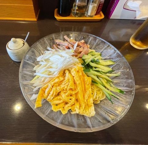 「黒酢冷やし中華　800円・麺1,5麺　100円」@輝苑の写真