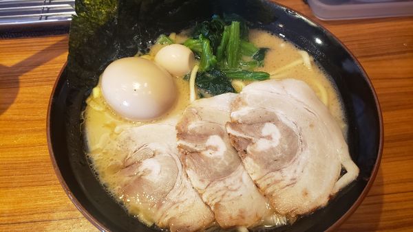 「MAXラーメン（味濃いめ）」@横浜家系ラーメン 壱角家 松戸五香店の写真