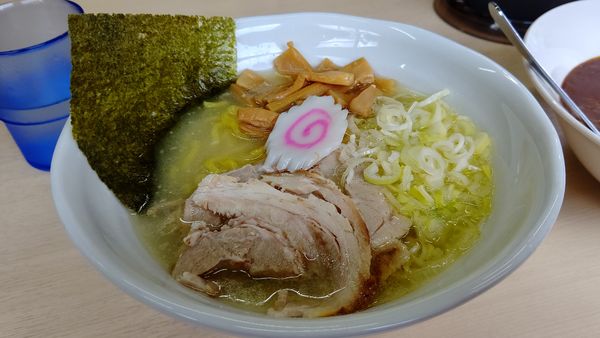 「朝の塩ラーメン５５０円」@麺処 ひみつ屋の写真